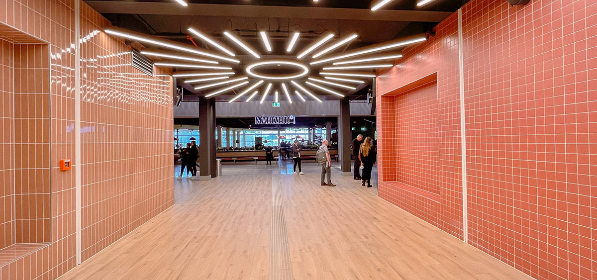 Essen im neuen Foodcourt Mahlzeit in der Rathaus-Galerie Essen